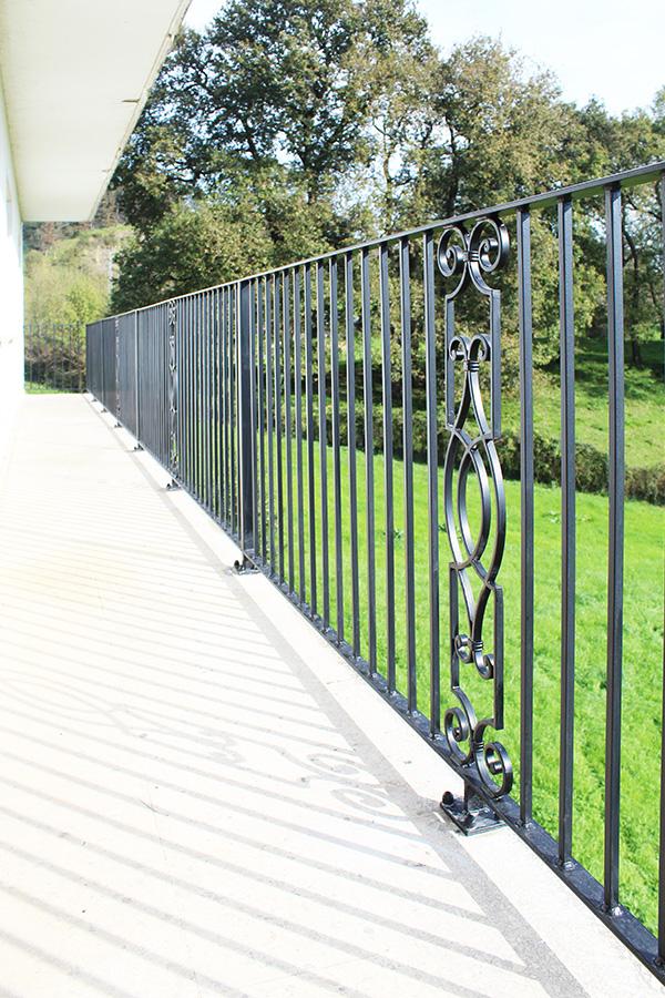 montaje_de_barandillas_de_balcon_de_ibarkalde.jpg
