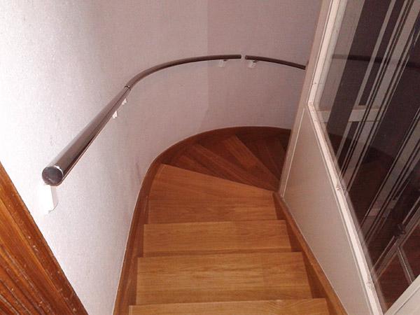 pasamanos_de_acero_inoxidable_desmontables_para_vivienda_de_donostia_en_el_boulevard.jpg
