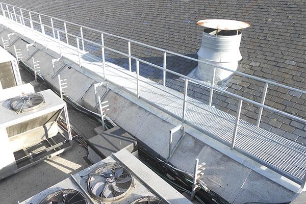 pasarelas metalicas en tramex para tejados y azoteas en donostia san sebastian