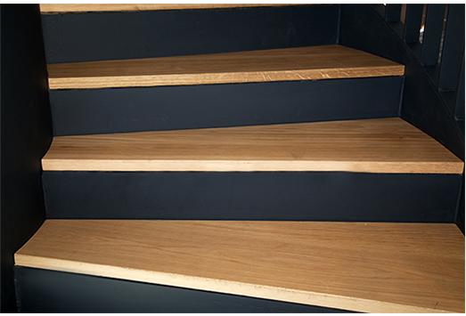 peldano_de_madera_en_escaleea_modelo_leon.jpg