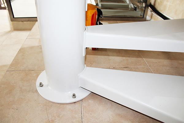 peldanos_de_escalera_en_chapa_de_acero_al_carbono_termolacada_en_color_blanco_pintura.jpg