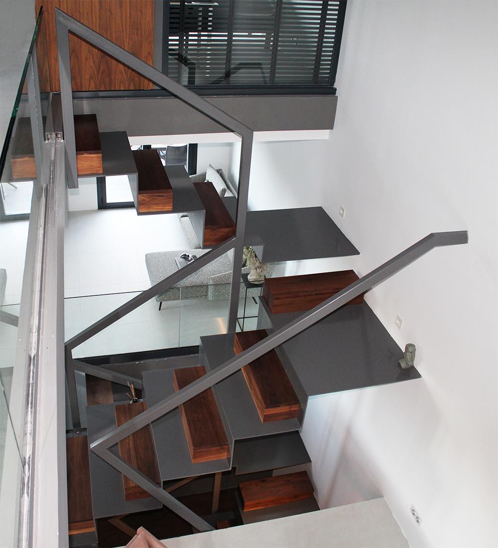 proyecto_de_escalera_de_chapa_plegada_en_irun_gipuzkoa_euskadi.jpg