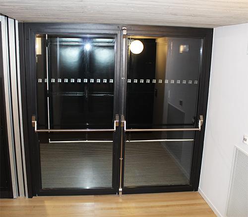 puerta_antipanico_para_edificios_de_uso_publico_tabakalera_santander.jpg