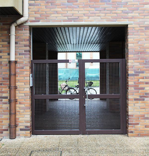 puerta_de_acero_en_zarautz.jpg