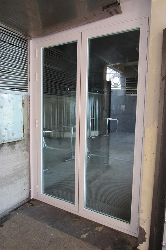 puerta_de_salida_de_emergencia_de_la_discoteca_bataplan_de_donostia.jpg