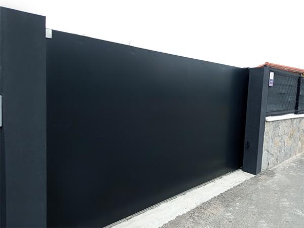 puerta_en_acero_metalica_galvanizado_en_chapa_lisa.jpg