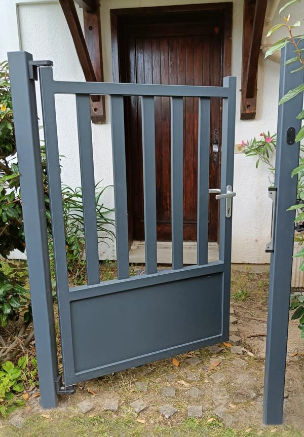 puerta_exterior_cancela_de_parcela_en_acero_galvanizado_RAL_7016_gris_antracita.jpg