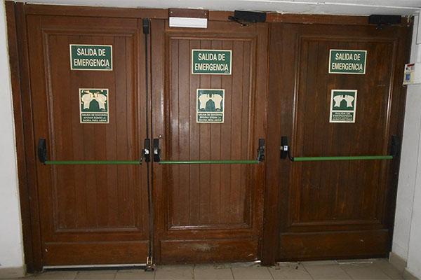 puertas de emergencia en san sebastian donostia con cerradura antipanicos