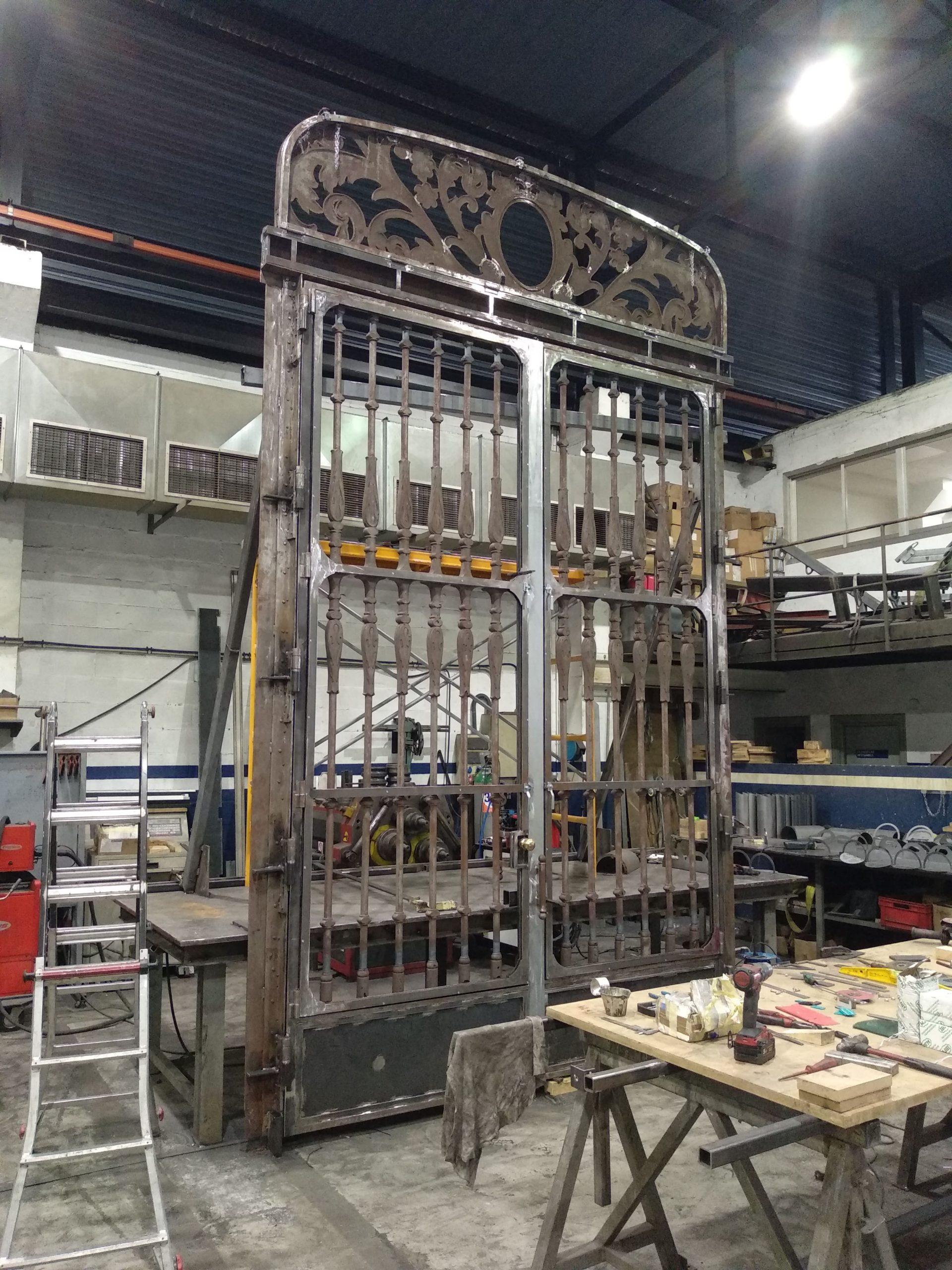 puertas_metalicas_en_interior_taller.jpg