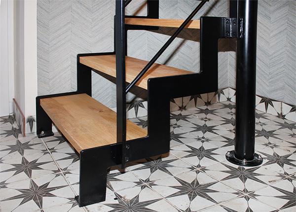 que_es_una_zanca_lateral_de_diente_de_sierra_en_escaleras.jpg