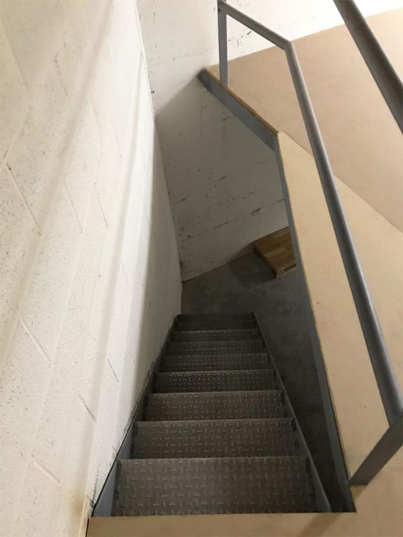 que_medidas_debe_tener_una_escalera_de_acceso_a_entreplanta_de_garaje.jpg