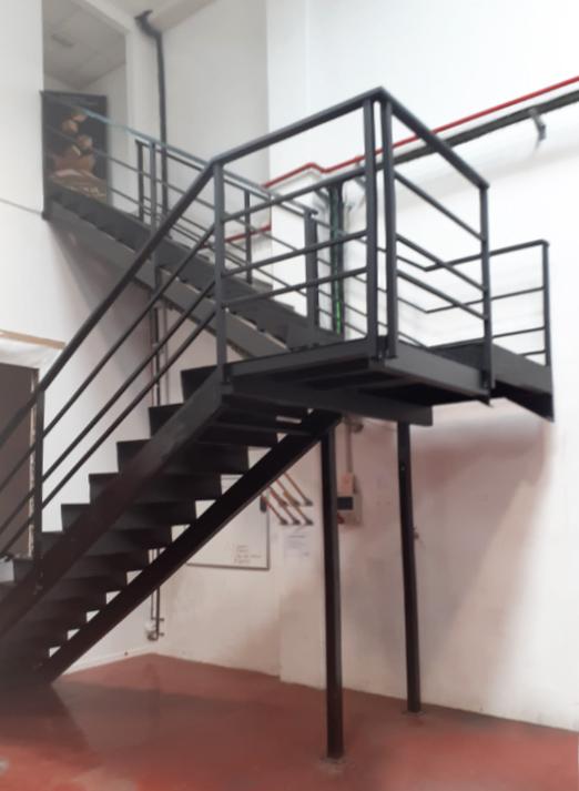 reforma_de_escalera_en_irun_escalera_metalica.jpg