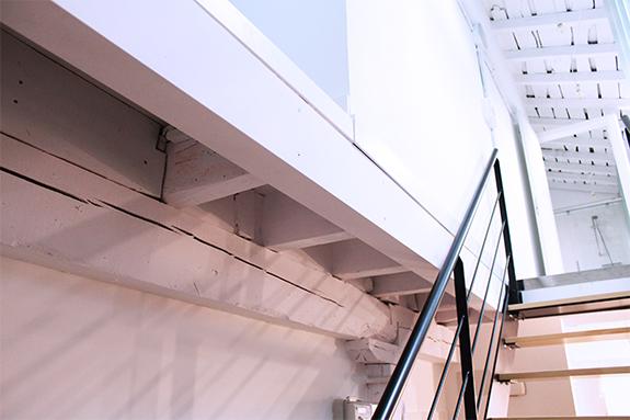 refuerzo_de_viga_estructural_en_la_vivienda_con_escalera.jpg