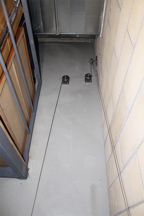 sistema_de_poleas_para_elevacion_de_escalera_en_entreplanta_metalica.jpg