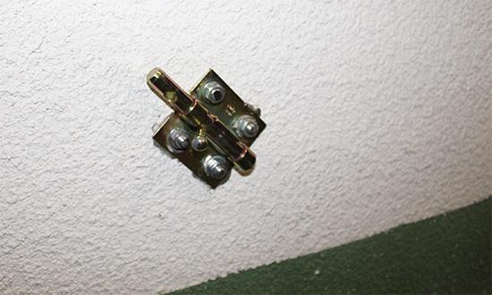 sistemas_de_enganche_para_escaleras_replegables_resistentes.jpg