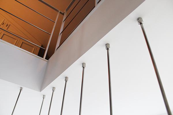 tirantes_de_acero_inoxidable_como_barandilla_accesorios_para_escaleras.jpg