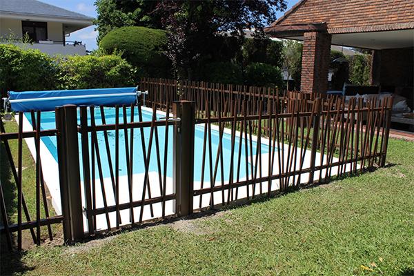 vallados_con_puerta_peatonal_para_piscinas.jpg