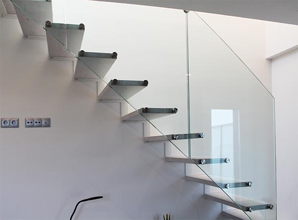 vidrios_autoportantes_escalera_zarautz_donostia_gipuzkoa.jpg
