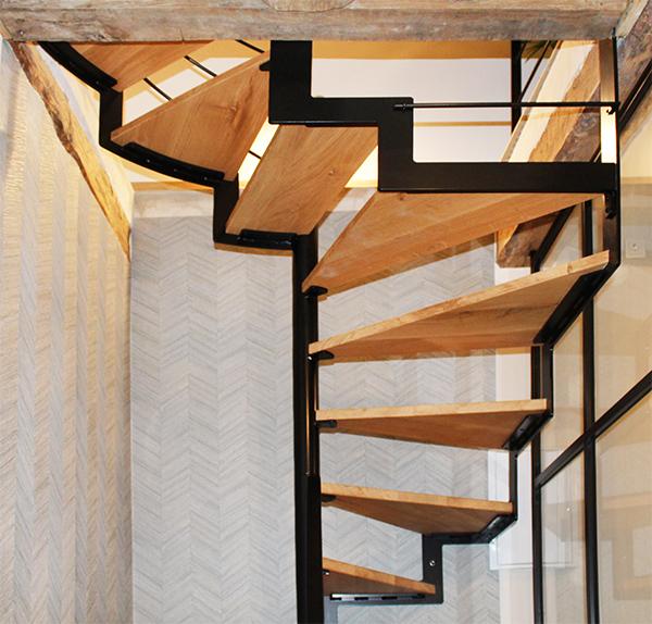 zanca_lateral_en_diente_de_sierra_escaleras_metalicas_y_de_madera_en_navarra_nafarroa.jpg