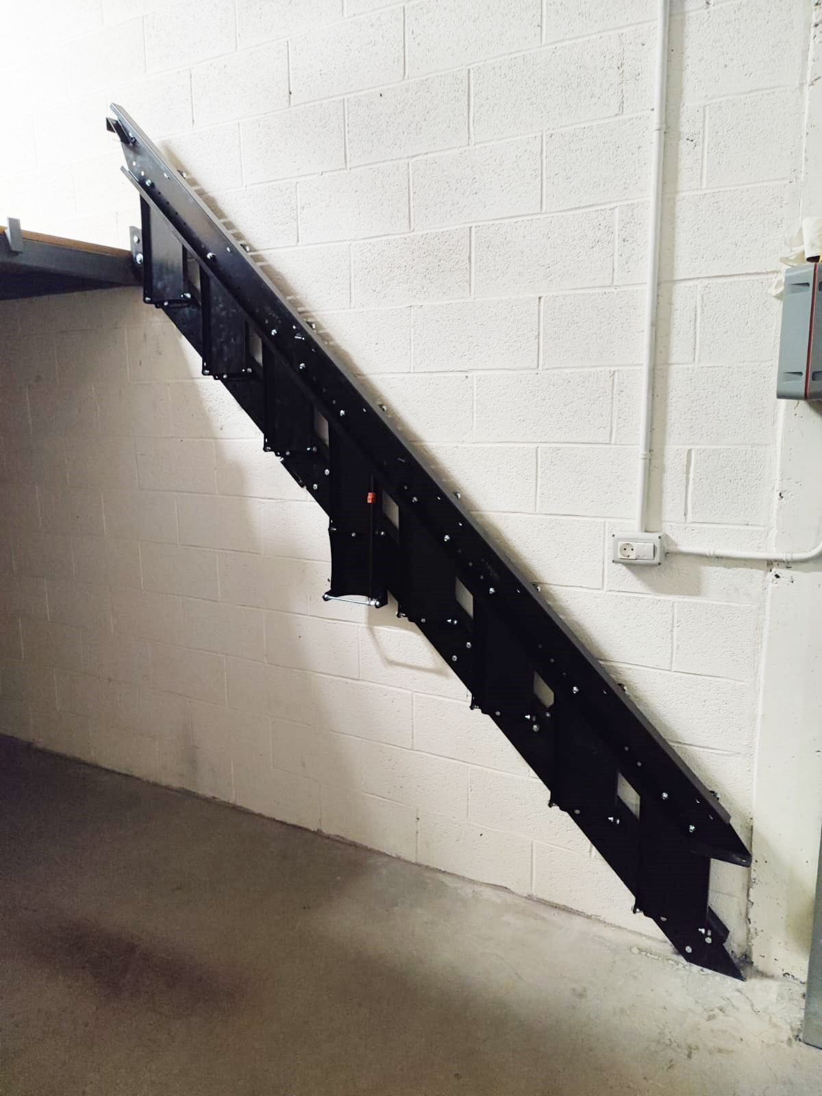 escalera articulada abatible para garaje. escaleras para espacios reducidos
