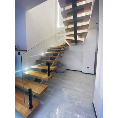 Si necesitas colocar una barandilla de cristal de 6+6 o 8+8 en una escalera descubre el soporte de ibarkalde, con ranura para colocar facilmente un cristal con seguridad