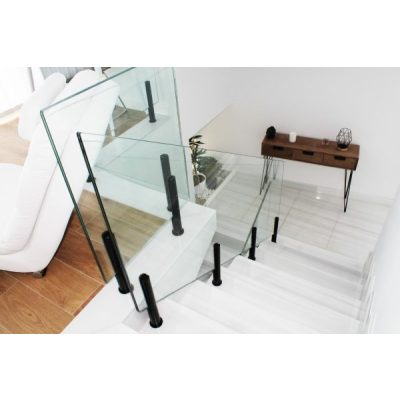 tienes una escalera en madrid y quieres colocar una barandilla de cristal. la solucion ibarkalde te lo pone muy fácil con su soporte circular de acero al carbono. con la altura perfecta para salvar los escalones