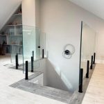 si buscas un soporte para que tu barandilla de cristal en madrid gane altura y se ajuste a la normativa aqui tienes el soporte ibarkalde.