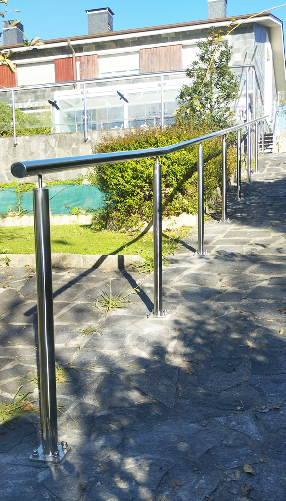fabricación y montaje de barandillas de acero inoxidable aisi 316 en tramo inclinado en donostia