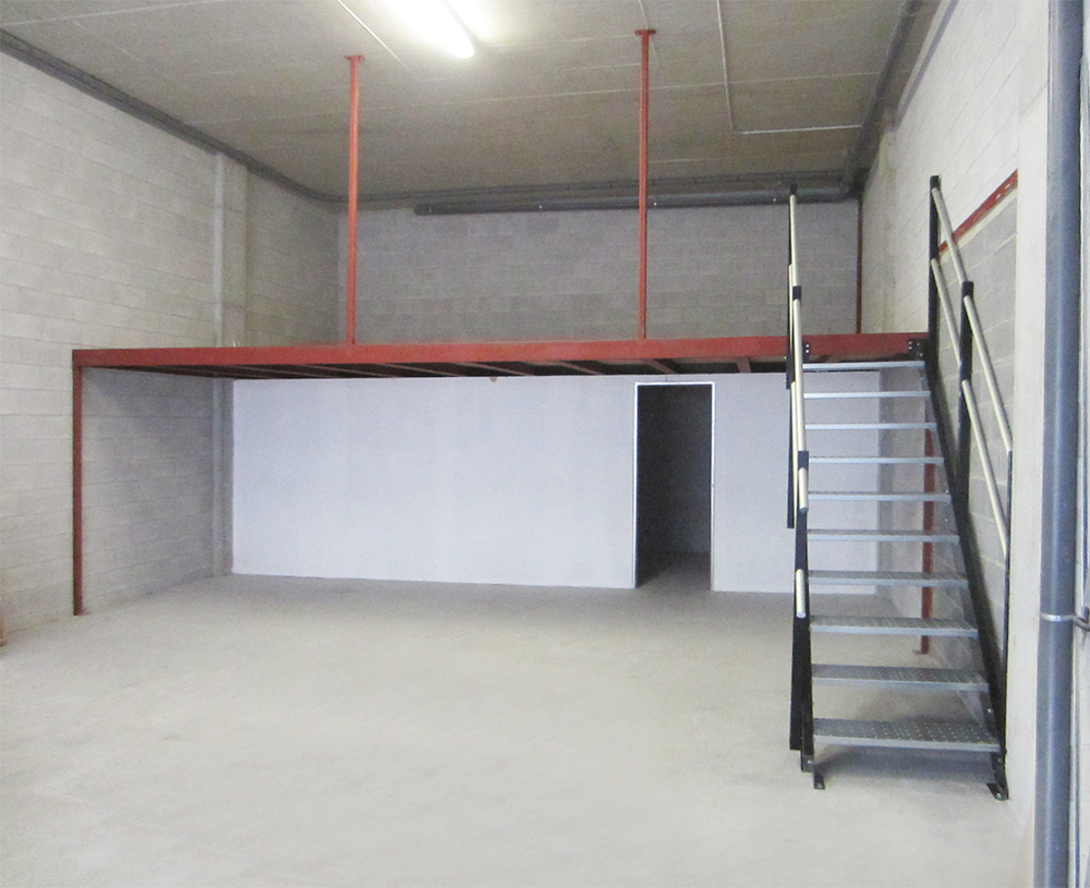 ibarkalde fabrica y monta esta espectacular entreplanta de 30 metros cuadrados en pabellón industrial de hernani