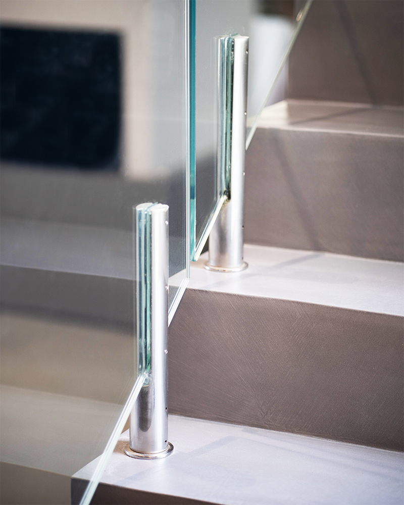 pinzas, herrajes y accesorios para sujecion de barandillas de vidrio. 